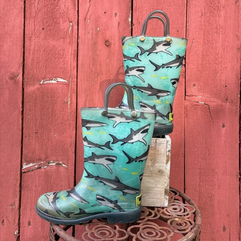 Toddler Shark Light Up Rain Boots Size 9 Pull Handles Ocean Green Blue EU 25